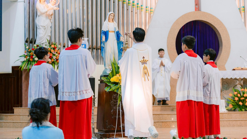 A liturgia como escola de fé e beleza: De que forma ela educa o olhar, o coração e a razão? A liturgia como escola de fé e beleza educa o olhar, o coração e a razão, ensina Pe. Jose Eduardo Oliveira e Silva.